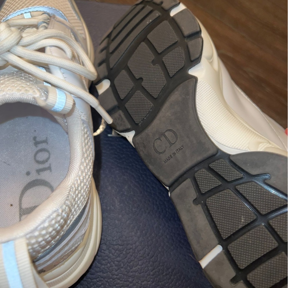 SOLD Dior B22 Sneakers - Picture 5 of 9